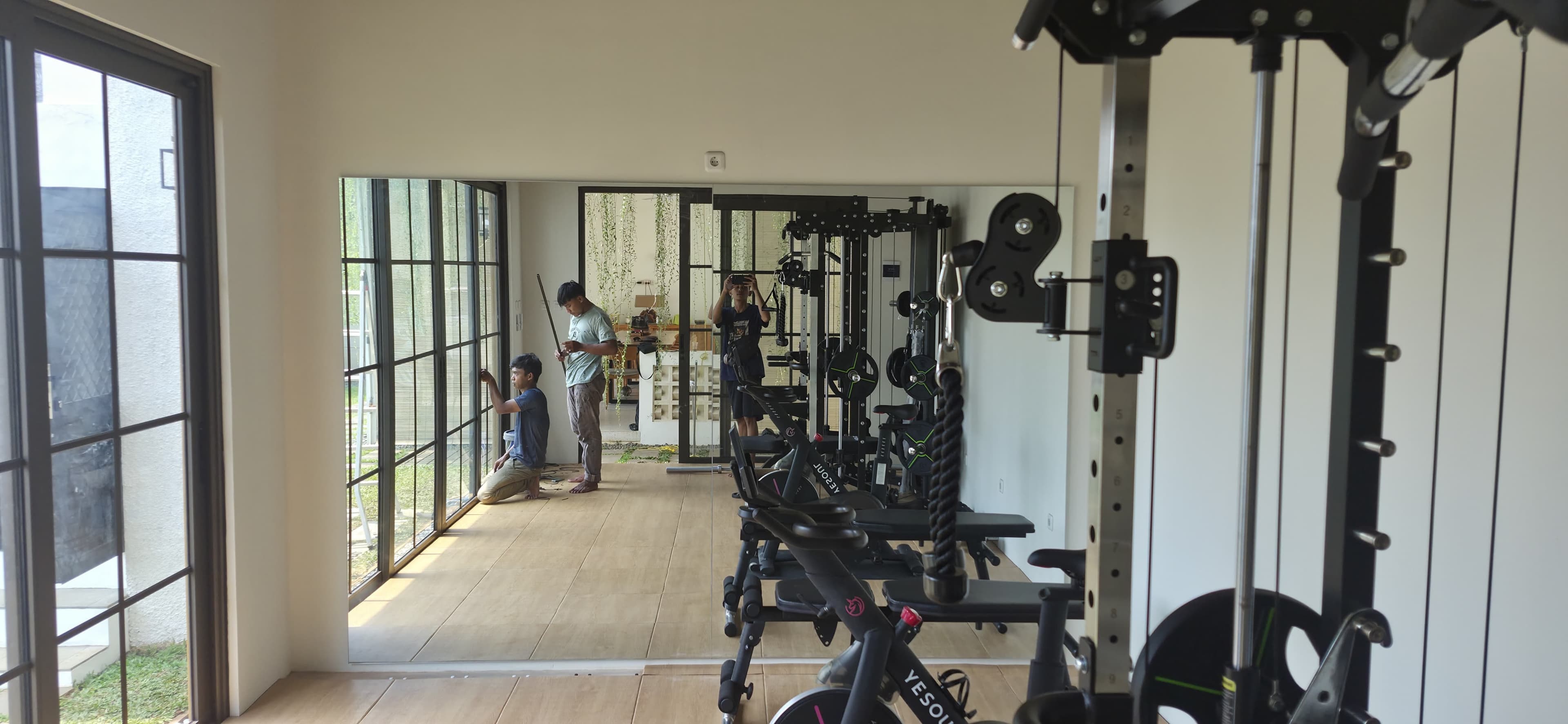 Cermin Studio Premium — Bu Liza Maulani, Tangerang
